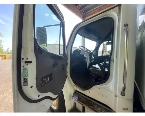 FREIGHTLINER M2 106 Medium Duty Cab