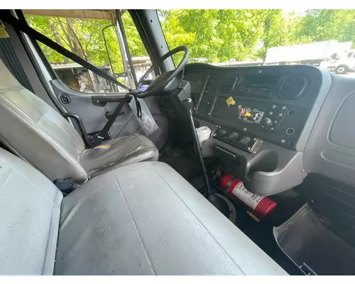 FREIGHTLINER M2 106 Medium Duty Cab