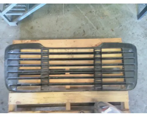 FREIGHTLINER M2 106 PLUS GRILLE