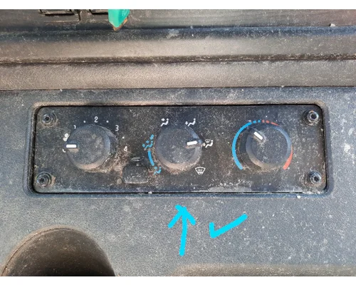 FREIGHTLINER M2 106 PLUS TEMPERATURE CONTROL