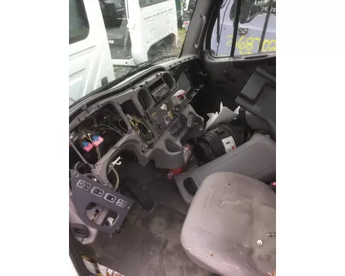 FREIGHTLINER M2 106V CAB