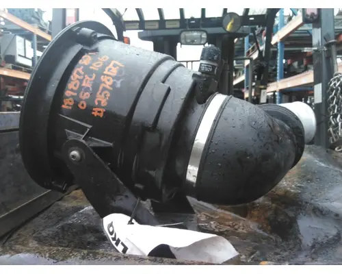 FREIGHTLINER M2 106 AIR CLEANER