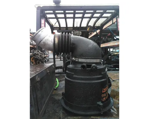 FREIGHTLINER M2 106 AIR CLEANER