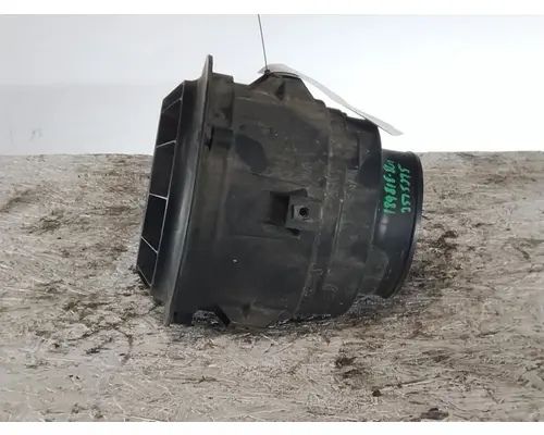 FREIGHTLINER M2 106 AIR CLEANER