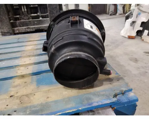 FREIGHTLINER M2 106 AIR CLEANER