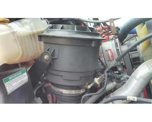 FREIGHTLINER M2 106 AIR CLEANER