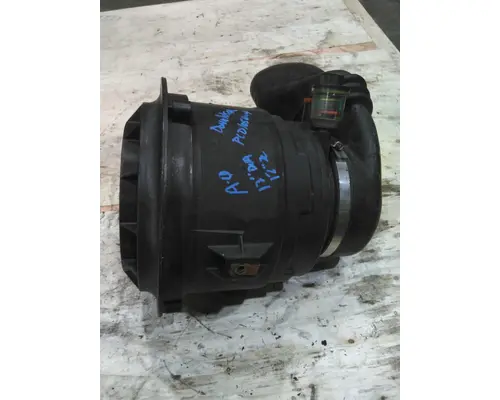 FREIGHTLINER M2 106 AIR CLEANER