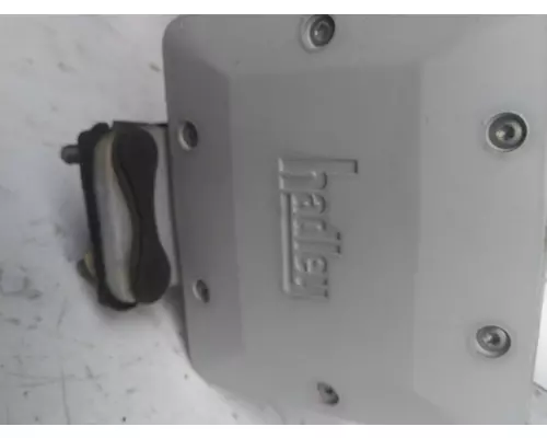 FREIGHTLINER M2 106 AIR HORN