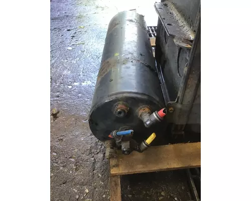 FREIGHTLINER M2 106 AIR TANK