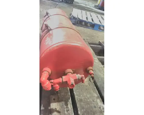 FREIGHTLINER M2 106 AIR TANK
