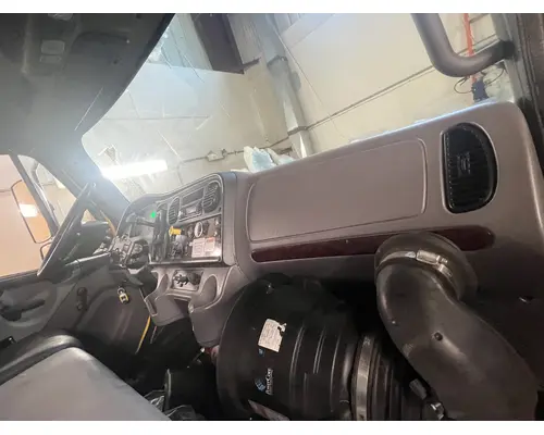 FREIGHTLINER M2 106 Air Cleaner