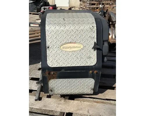 FREIGHTLINER M2-106 Auxiliary Power Unit