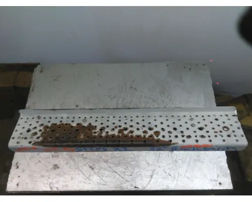 FREIGHTLINER M2 106 BATTERY BOX STEP