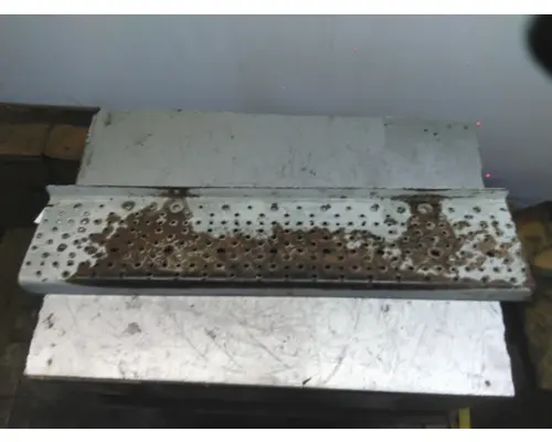 FREIGHTLINER M2 106 BATTERY BOX STEP