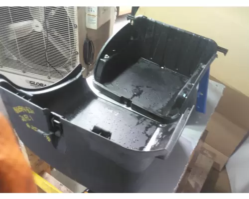 FREIGHTLINER M2 106 BATTERY BOX
