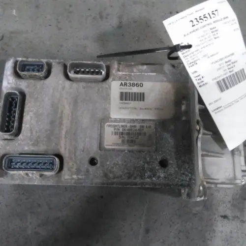 FREIGHTLINER_M2-106_BULKHEAD- 