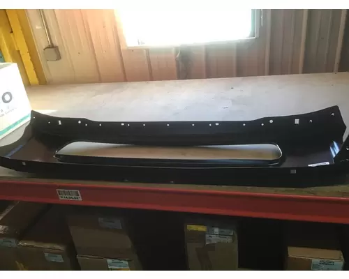 FREIGHTLINER M2 106 BUMPER CENTER