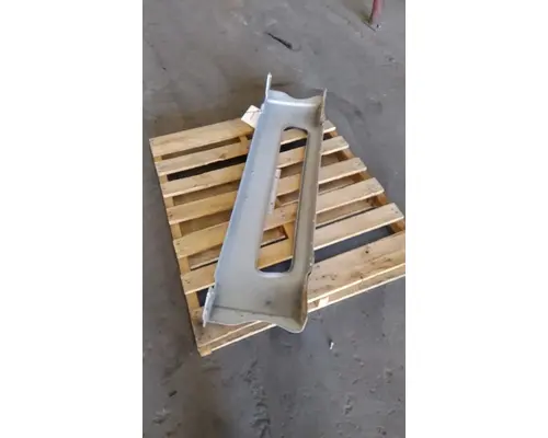 FREIGHTLINER M2 106 BUMPER CENTER