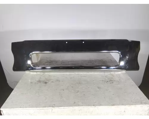 FREIGHTLINER M2 106 BUMPER CENTER