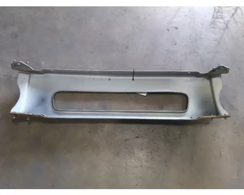 FREIGHTLINER M2 106 BUMPER CENTER