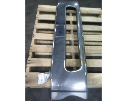FREIGHTLINER M2 106 BUMPER CENTER