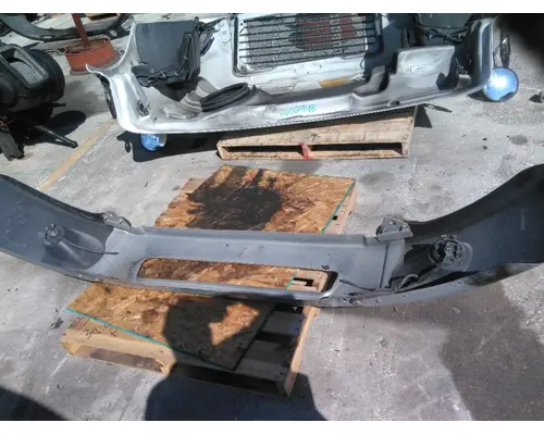 FREIGHTLINER M2 106 BUMPER END
