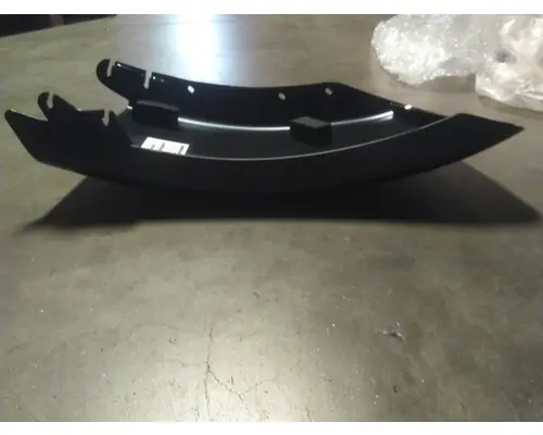 FREIGHTLINER M2 106 BUMPER END