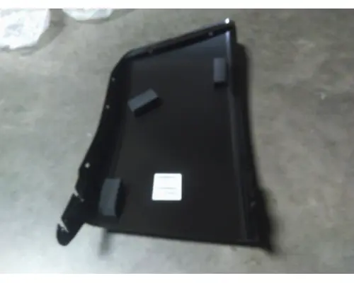 FREIGHTLINER M2 106 BUMPER END