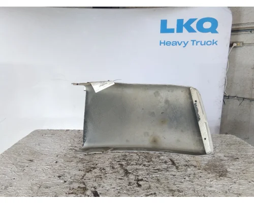 FREIGHTLINER M2 106 BUMPER END