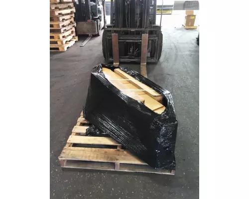 FREIGHTLINER M2 106 BUMPER END