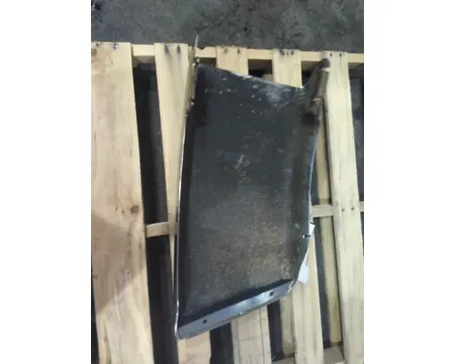 FREIGHTLINER M2 106 BUMPER END