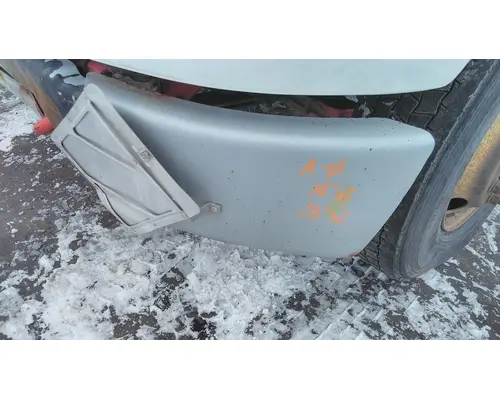 FREIGHTLINER M2 106 BUMPER END