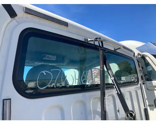 FREIGHTLINER M2-106 Back Glass