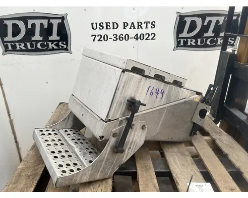 FREIGHTLINER M2 106 Battery Box