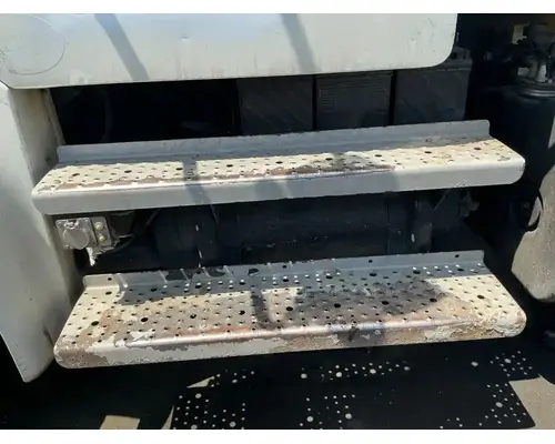 FREIGHTLINER M2 106 Battery Boxes