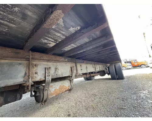 FREIGHTLINER M2 106 Body  Bed
