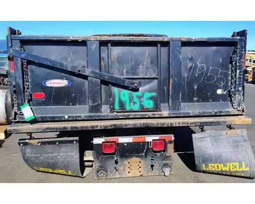 FREIGHTLINER M2 106 Body  Bed