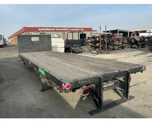 FREIGHTLINER M2 106 Body  Bed