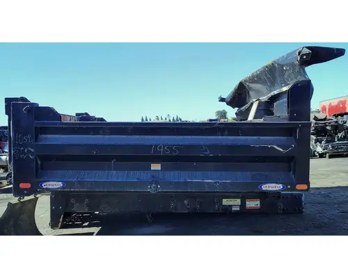 FREIGHTLINER M2 106 Body  Bed