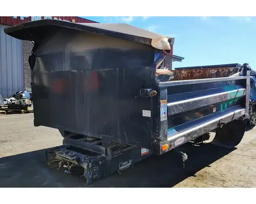 FREIGHTLINER M2 106 Body  Bed