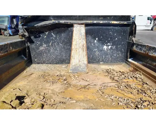 FREIGHTLINER M2 106 Body  Bed