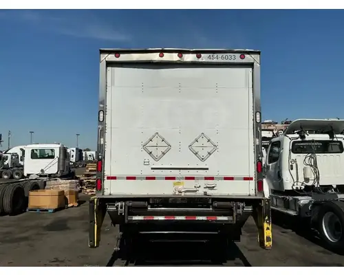 FREIGHTLINER M2 106 Body  Bed