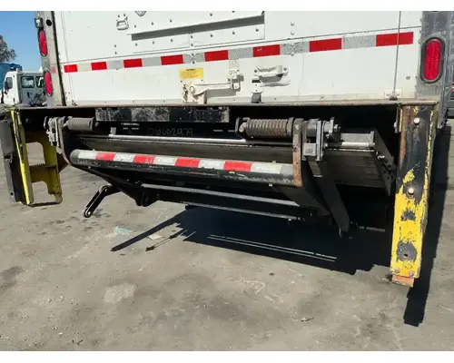 FREIGHTLINER M2 106 Body  Bed