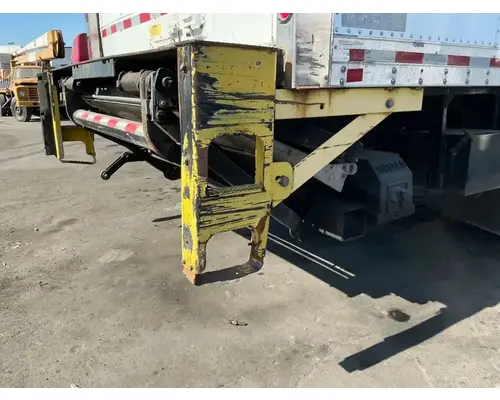 FREIGHTLINER M2 106 Body  Bed