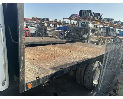 FREIGHTLINER M2 106 Body  Bed