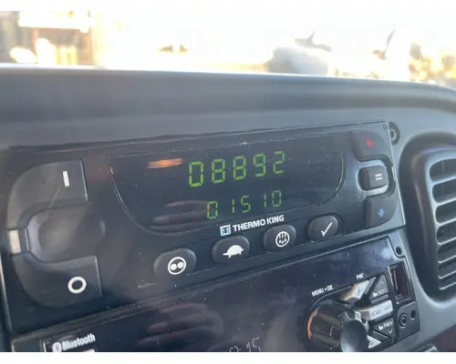 FREIGHTLINER M2 106 Box  Bed