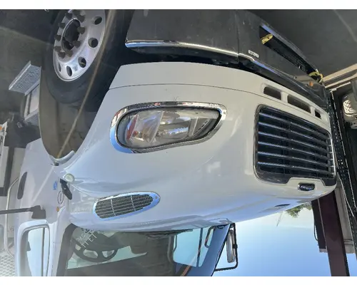 FREIGHTLINER M2 106 Bumper Assembly, Front