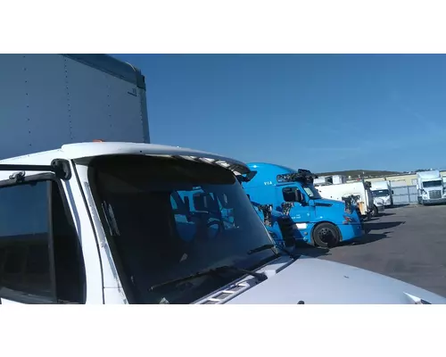 FREIGHTLINER M2 106 CAB CLIP