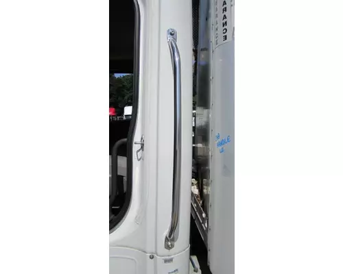 FREIGHTLINER M2 106 CAB HANDLE