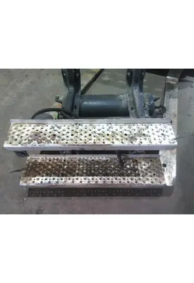FREIGHTLINER M2 106 CAB STEP